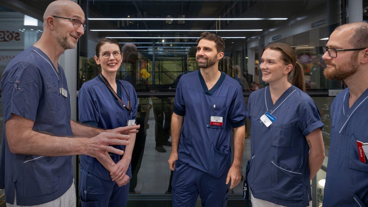 KKV ambassadörer på Södersjukhuset 2025 i samtal utanför sjukhuset.