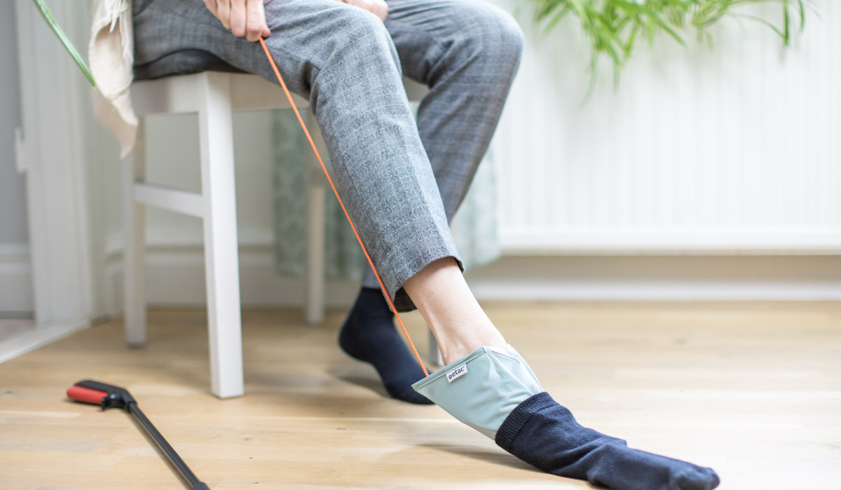 Bild p&aring; en person som anv&auml;nder en sockskena