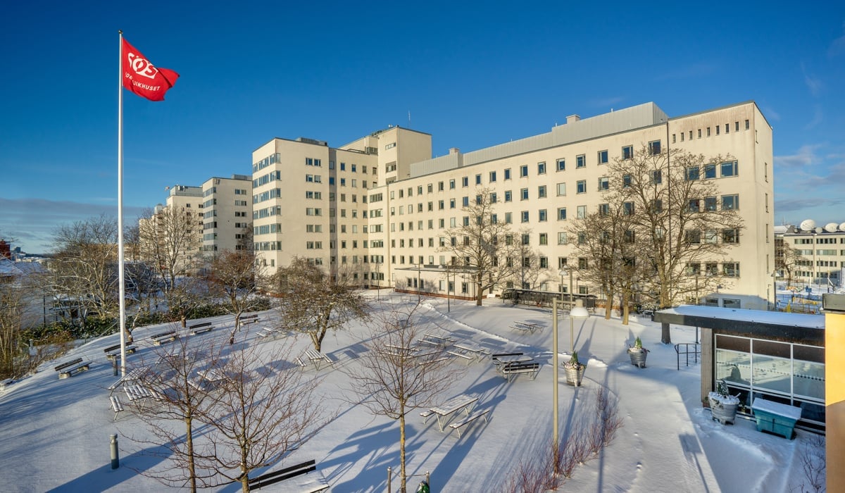 Baksidan på sjukhuset i vinterväder