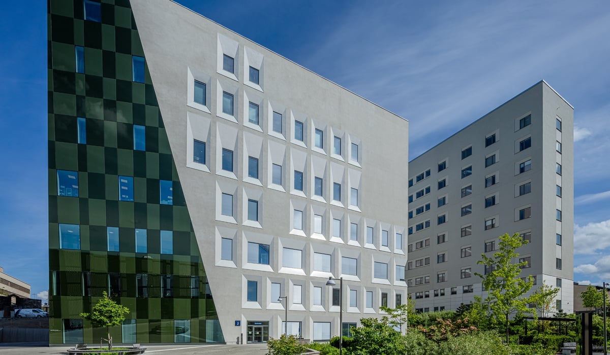 Bild på två sjukhusbyggnader som tillhör Södersjukhuset