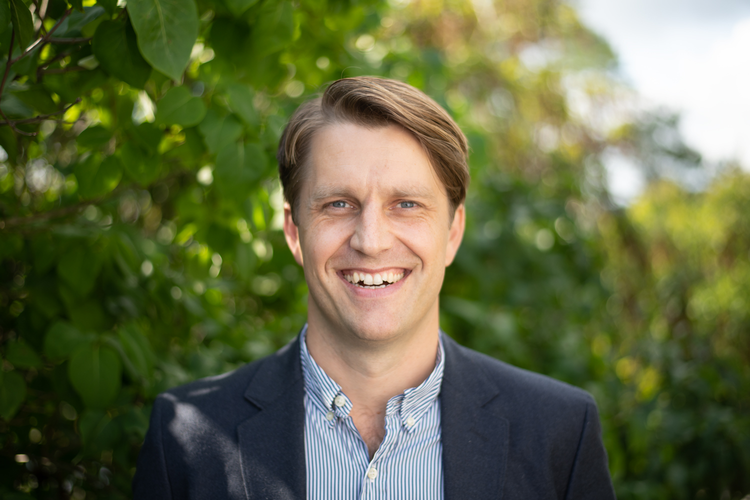 Proträttbild av Gustaf Edgren utomhus