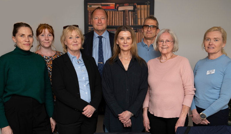 gruppbild på rådets ledamöter tillsammans med Mikael Runsiö och Anneli Lennberg